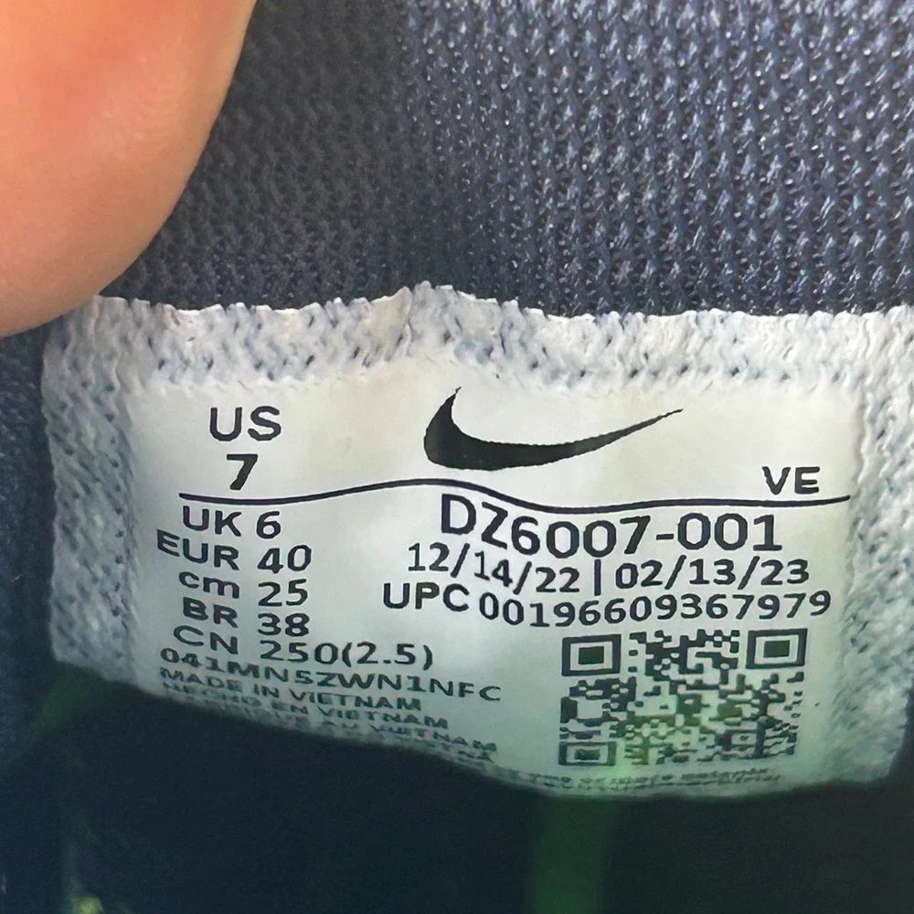Nike Air Zoom Pegasus 40 Seattle Seahawks Mens 7 Womens 8.5 Running Shoes